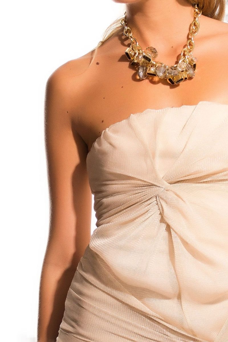 vestido beige palabra de honor drapeado negro